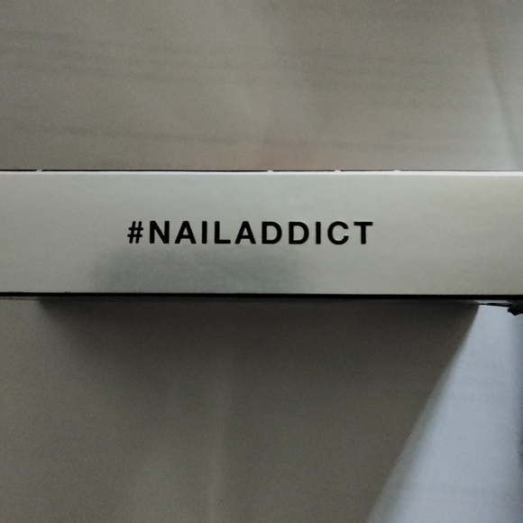 Ardell Professional Premium, Color/ "Amber glass" Nails kit - Picture 3 of 3